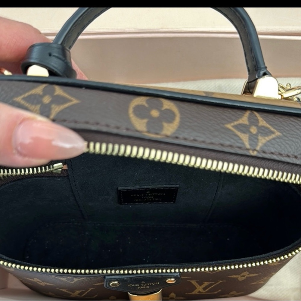 Louis Vuitton Vanity Pouch in Monogram Canvas - Picture 7 of 8